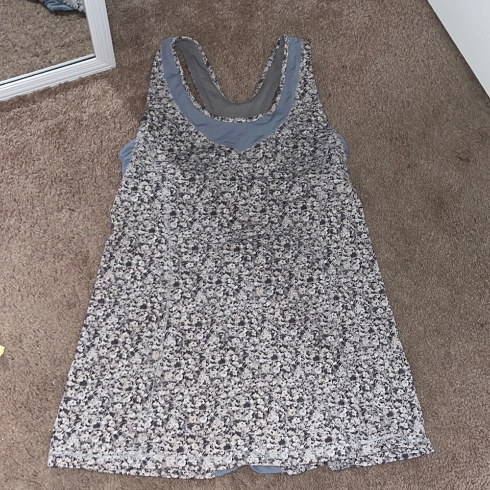 Floral lululemon tank top size 4!!